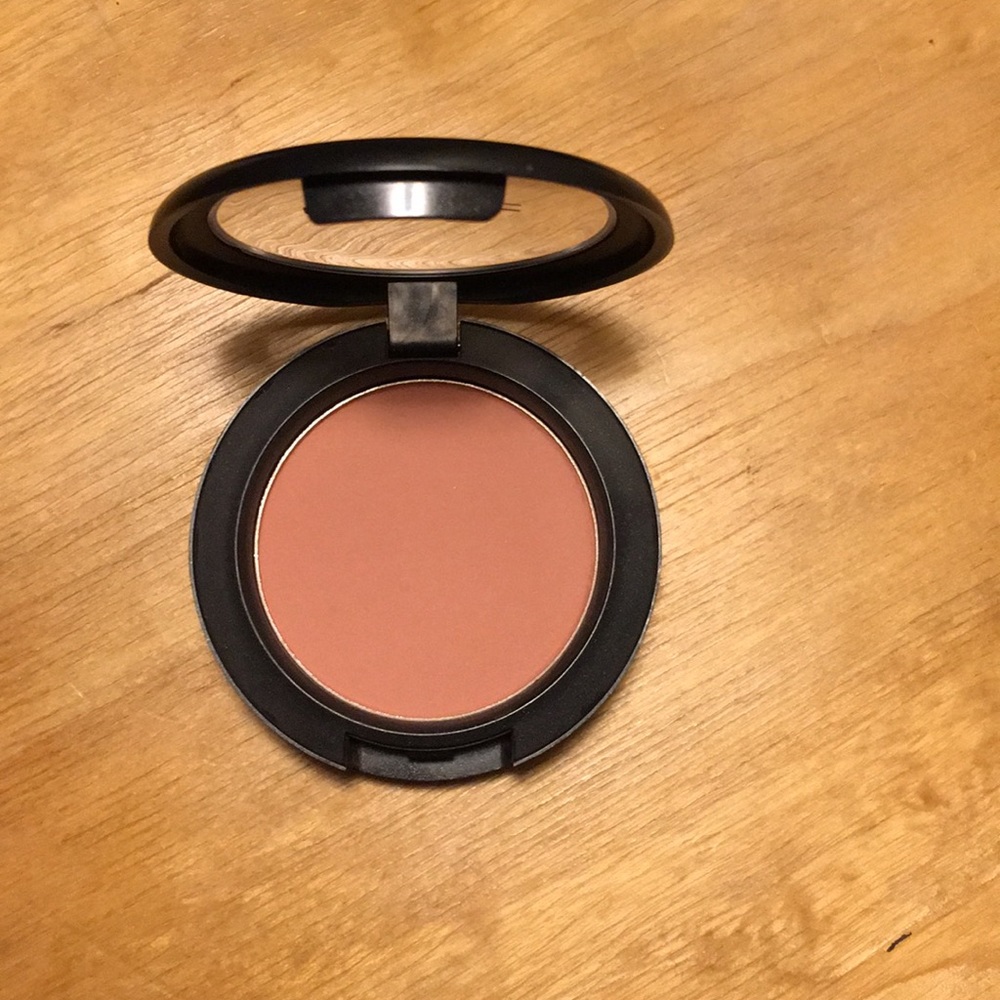 Mac blush in Melba
